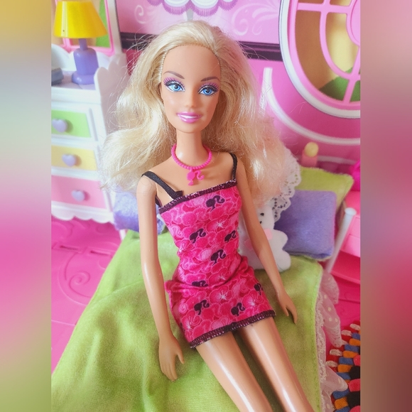 2009 Basic Barbie - Picture 3 of 4